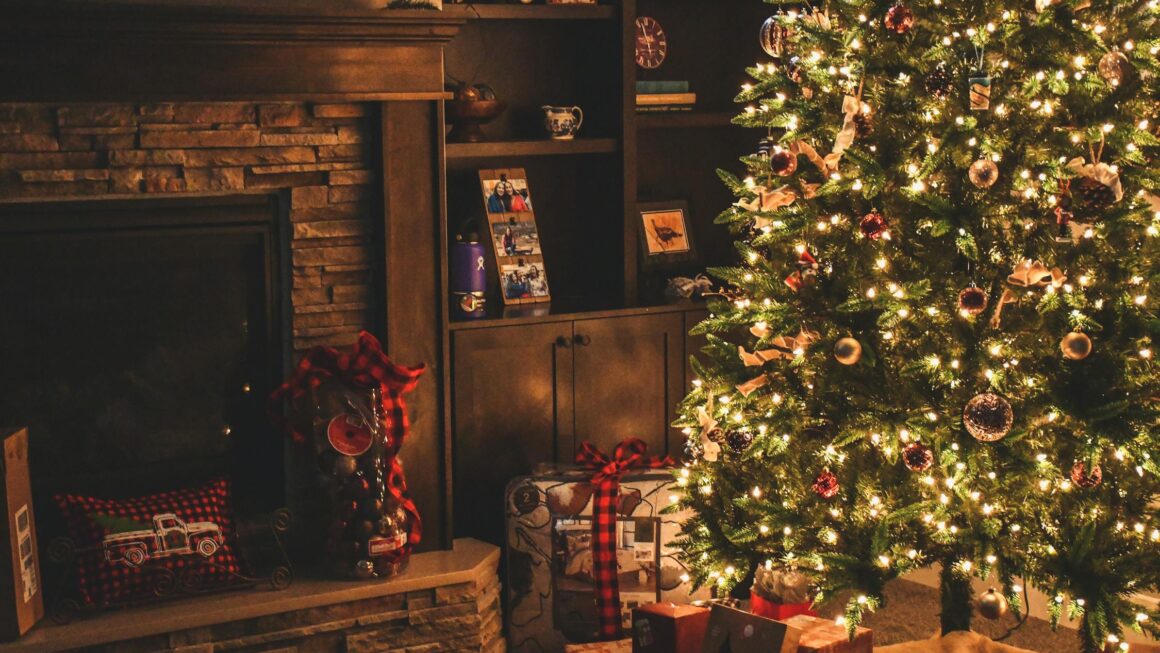 Which Stores are open on Christmas Day?